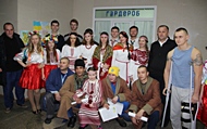 Харківські школярі відвідали поранених бійців і передали їм подарунки, виготовлені власними руками