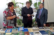 Бібліотека університету ім. В. Каразіна отримала в дар близько 100 книг від своїх латиських друзів