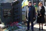У Харкові поклали квіти до пам'ятного знаку жертвам нацистських переслідувань