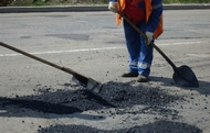 На автодорогах Харківщини триває ямковий ремонт
