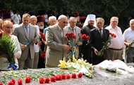 Співробітники ХОДА поклали квіти в пам'ять жертв війни в Україні