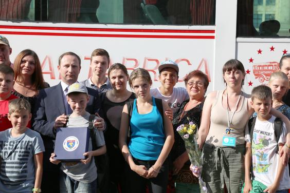 Діти з сімей учасників АТО повернулися з відпочинку в Румунії