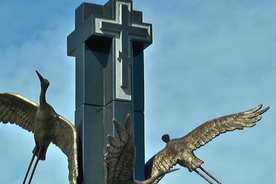 В Ізюмі відкрили пам'ятник ліквідаторам аварії на Чорнобильській АЕС