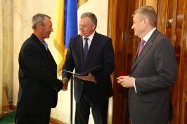 Працівників нафтової, газової та нафтопереробної промисловості нагородили відзнаками ХОДА Працівників нафтової, газової та нафтопереробної промисловості нагородили відзнаками ХОДА