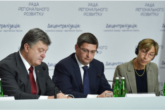Петро Порошенко підписав указ про забезпечення проведення демократичних, чесних і прозорих місцевих виборів 25 жовтня