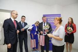 Харківські породіллі зможуть отримувати свідоцтва про народження дітей у пологовому будинку