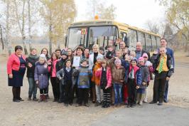 Юлия Светличная передала школьный автобус  УВК Волчанского района