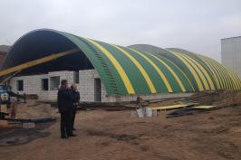 Строительство спорткомплекса в Волчанске: фасад почти готов, строители подводят коммуникации