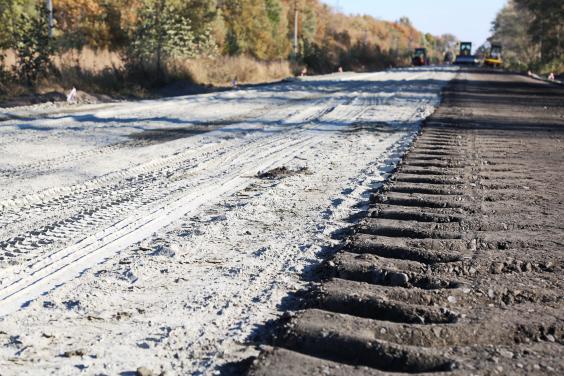 У Харківській області відновили плановий ремонт дороги Чугуїв-Мілове