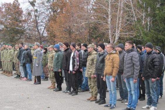Понад 330 мешканців Харківщини вже стали солдатами-строковиками