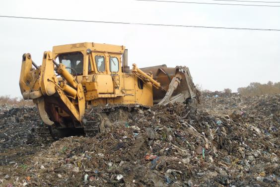 На комплексі з переробки відходів у Люботині починають будувати фундамент під завод
