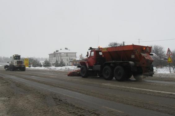 У регіоні відкрили пункти обігріву та обробляють дороги сумішами проти ожеледі