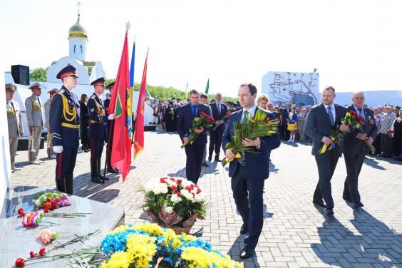 9 травня голова ХОДА взяв участь у головному урочистому заході регіону - церемонії покладання квітів з нагоди 71-ї річниці перемоги над нацизмом