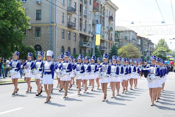 Більше 4000 студентів взяли участь у параді вишів, присвяченому Дню Європи