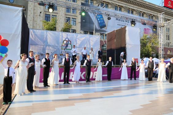 На площі Свободи відбувся щорічний фестиваль бального танцю «Харківський вальс»