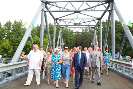 У Васищевому відкрили міст через річку Уди, який з'єднує Харківський і Зміївський райони