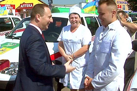 Медики Харківського району отримали 18 санітарних автомобілів