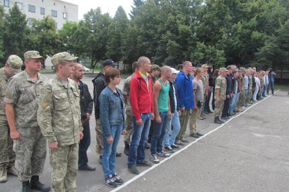 На Харківшині 120 новобранців відправились служити до армії за контрактом