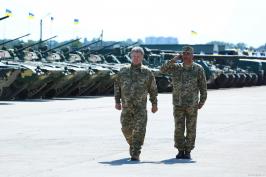 Нове українське військо - обороноздатне, потужне і бойовим духом, і військовою технікою. Президент
