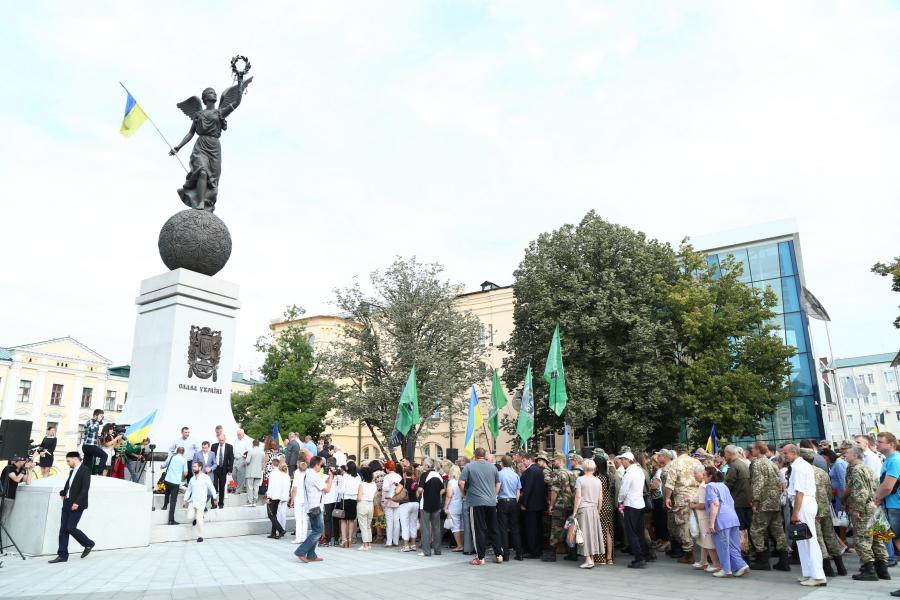 Покладання квітів до пам’ятника Незалежності України
