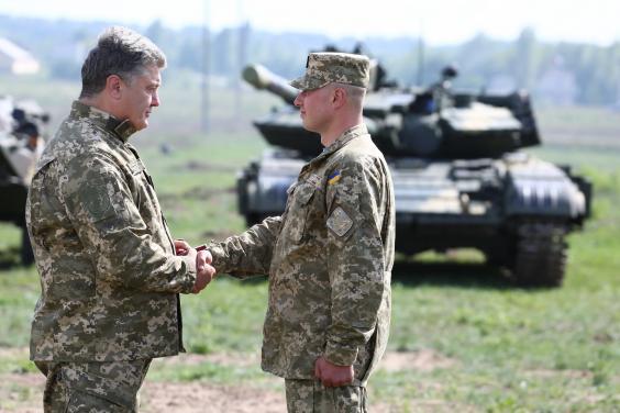 Президент України вручив державні нагороди 44-м військовослужбовцям