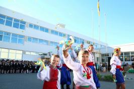 1 вересня керівник області взяла участь у святкових лінійках у Краснокутському ліцеї та Колонтаївській загальноосвітній школі