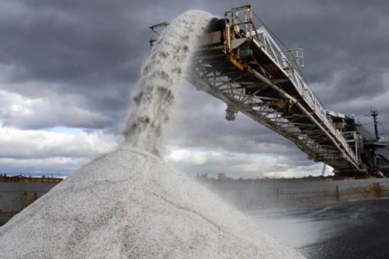 Харківські дорожники вже запасли до зими майже 4000 тонн солі