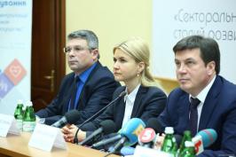 Юлія Світлична та Геннадій Зубко взяли участь у форумі місцевого самоврядування