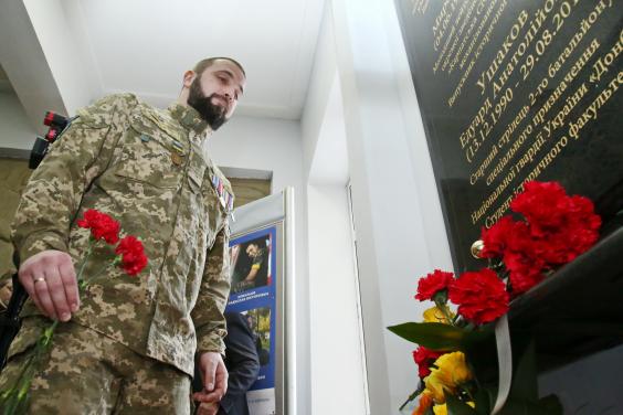 В університеті ім. Каразіна відкрили меморіальну дошку студентам, які загинули в зоні АТО