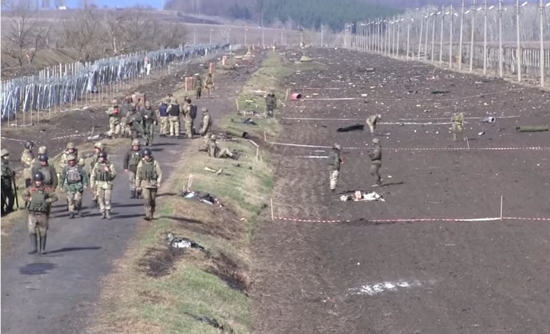 Військові сапери проводять зачистку периметру арсеналу в Балаклійському районі