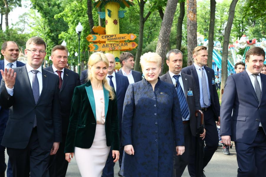 Президент Литовської республіки разом з головою ХОДА взяла участь у святкових заходах, що стартували 9 червня в парку ім. Горького