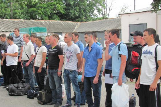 На військову службу за призовом на Харківщині вже відібрано 40 офіцерів запасу