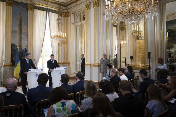 Ми рішуче налаштовані на розширення двосторонньої співпраці. Петро Порошенко – на зустрічі з Президентом Франції