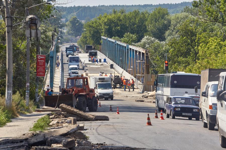 Будівництво мосту в Ізюмі вийшло на завершальний етап