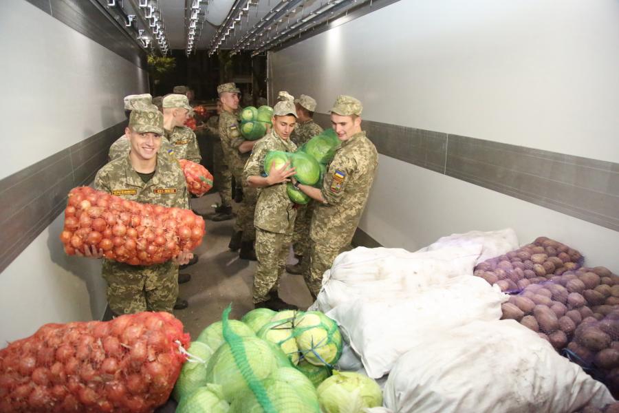 Харківська область зібрала перші 20 тонн гуманітарного вантажу для Вінниці