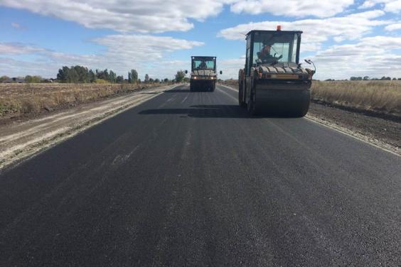 На дорозі Харків - Охтирка поклали перші 1,2 км нового покриття