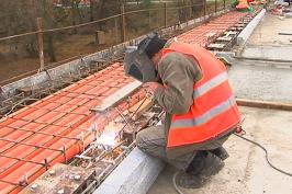 Дорожники завершують ремонт правої половини Пісочинського шляхопроводу