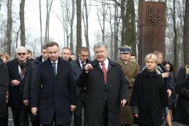 Президенты Украины и Польши возложили цветы к Мемориалу жертвам тоталитарного режима