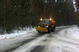 Протягом доби на дорогах регіону працювало 126 одиниць спецтехніки