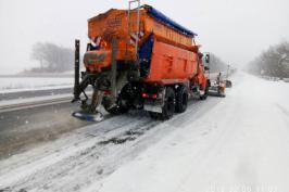 Протягом доби на дорогах області працювало 127 одиниць техніки