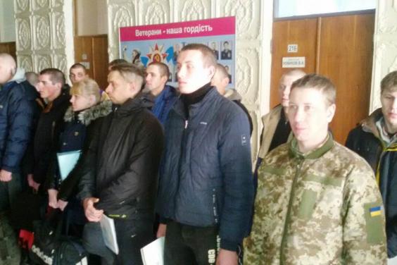 На Харківщині відправили чергову групу контрактників у навчальні центри України
