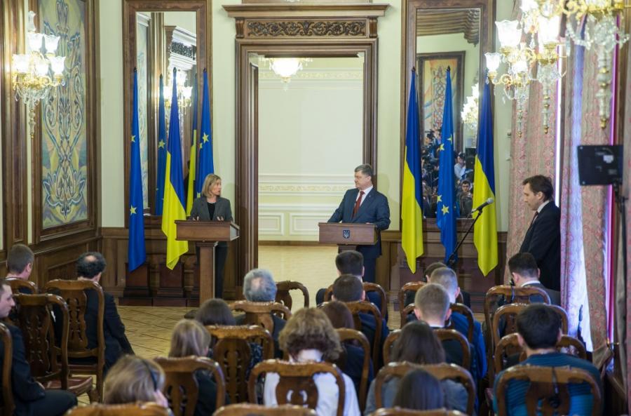 Не будемо зупинятись і не збавлятимемо темпів у реформуванні держави. Президент Не будемо зупинятись і не збавлятимемо темпів у реформуванні держави. Президент