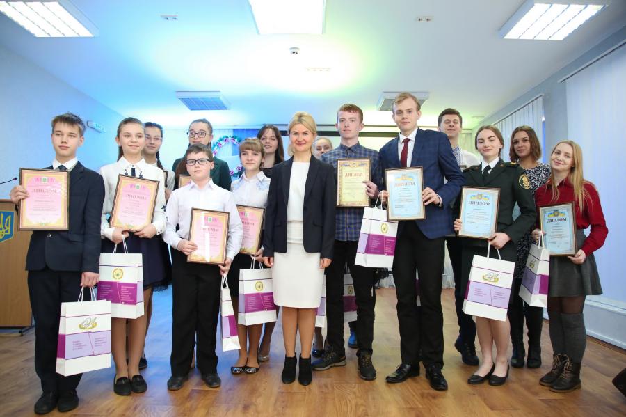 Юлія Світлична привітала переможців обласного етапу мовних конкурсів