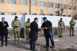 Керівництво Краснокутського району передало у подарунок воїнам 92-ї ОМбр вантажівку Керівництво Краснокутського району передало у подарунок воїнам 92-ї ОМбр вантажівку