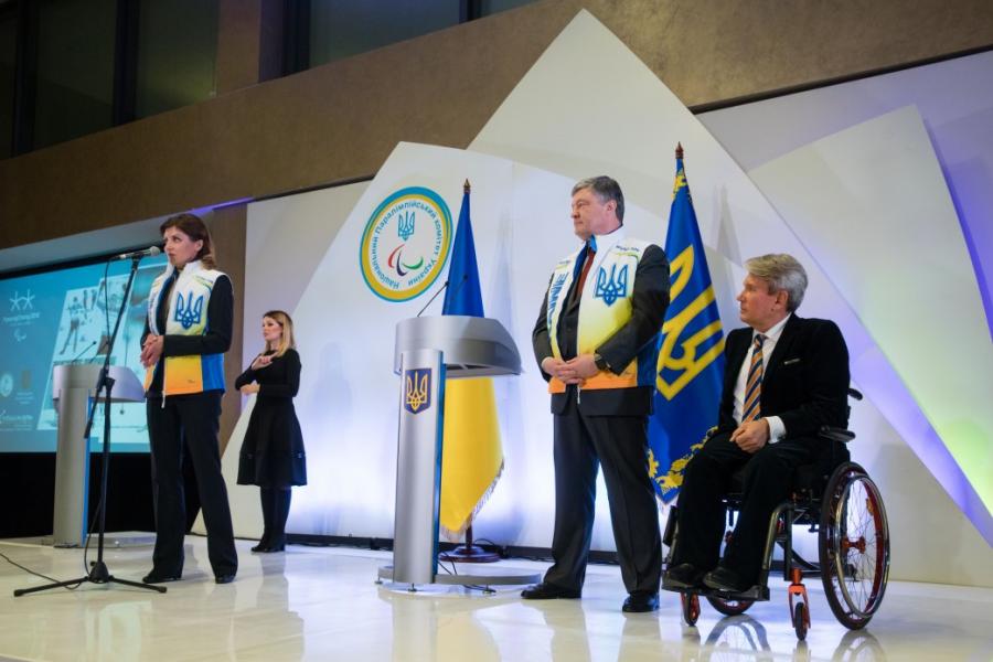 Ваш приклад дає наснагу і віру у власні сили. Президент – паралімпійцям Ваш приклад дає наснагу і віру у власні сили. Президент – паралімпійцям