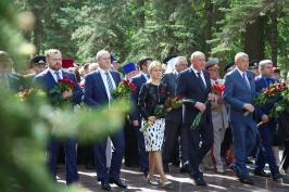 На Меморіалі слави в Лісопарку відбулися заходи з нагоди Дня пам'яті та примирення