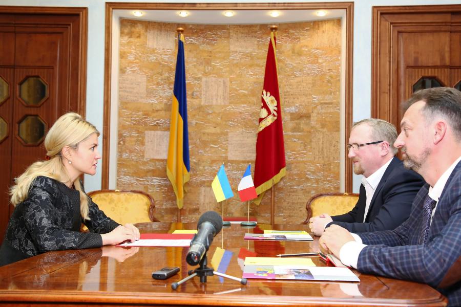Французька компанія відкриє 7 надсучасних лабораторій у вишах Харкова Французька компанія відкриє 7 надсучасних лабораторій у вишах Харкова