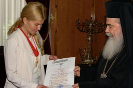 Патріарх Єрусалимський нагородив Юлію Світличну Орденом Святогробського братства