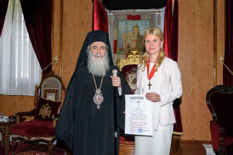 Патріарх Єрусалимський нагородив Юлію Світличну Орденом Святогробського братства