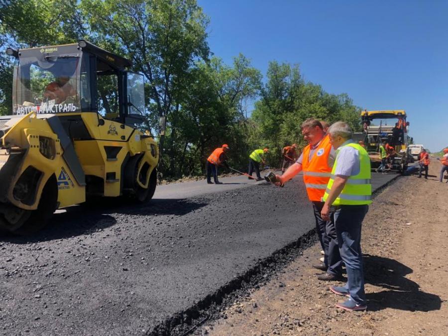 На дорозі Харків-Охтирка щоденно працює 50 одиниць техніки та 100 дорожників